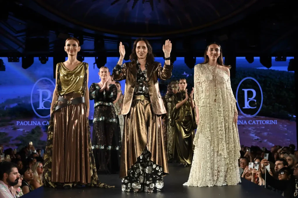 Model walking the runway - Get official fashion week new york february runway7 tickets