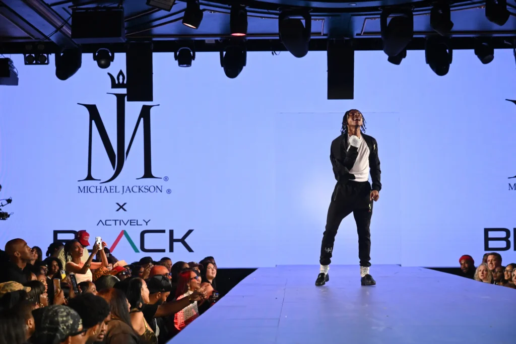 Turning Collections into Cultural Narratives