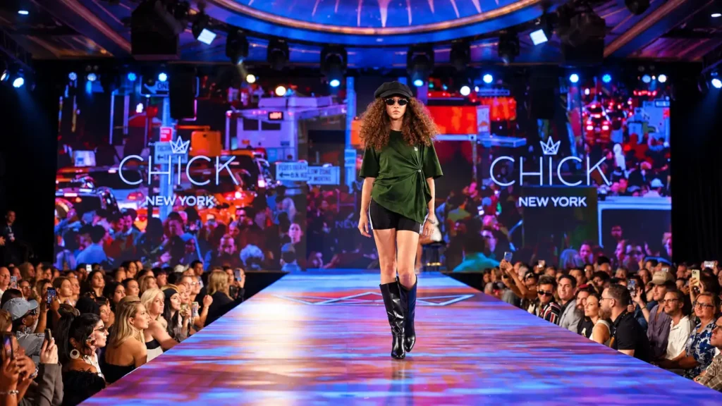 Desfile CHICK New York en luces neón