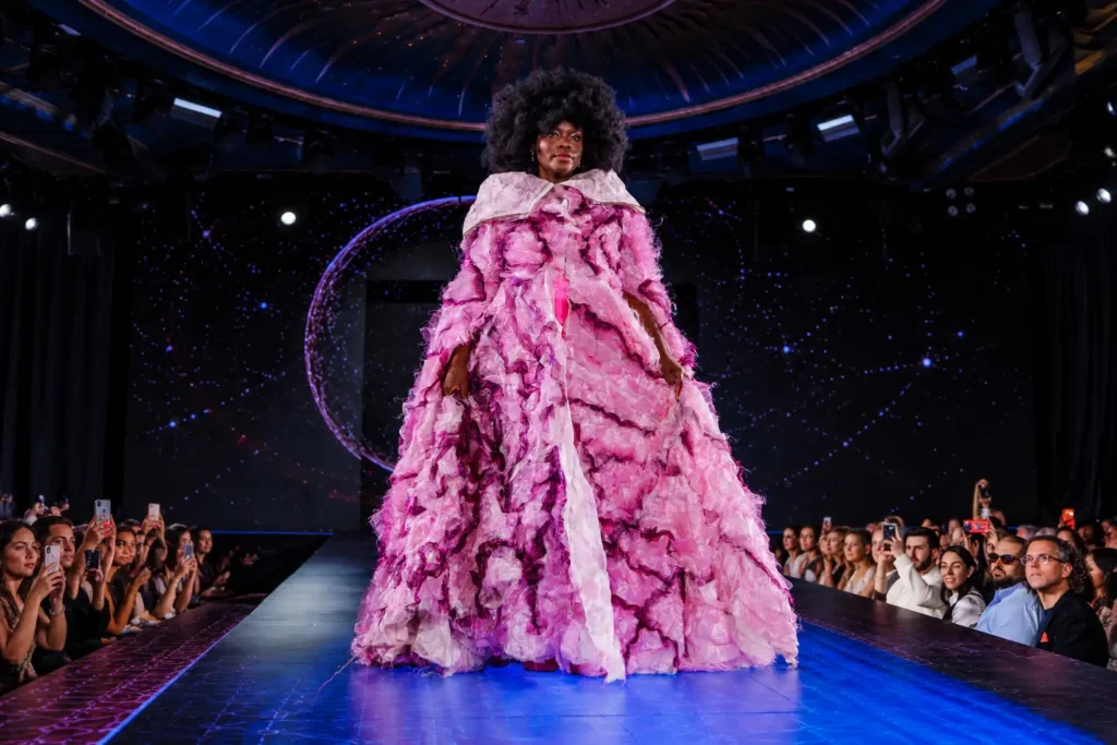 Desfile Cósmico de Alta Costura