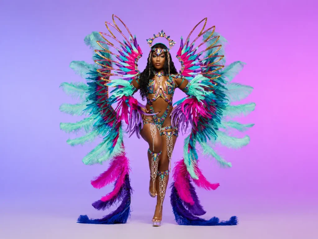 retrato de chica con vestuario de carnaval